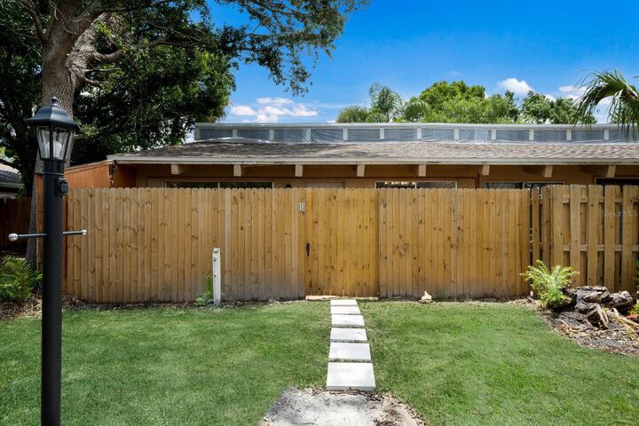 Property Photo: 500 N Jefferson Avenue H1 FL 34237