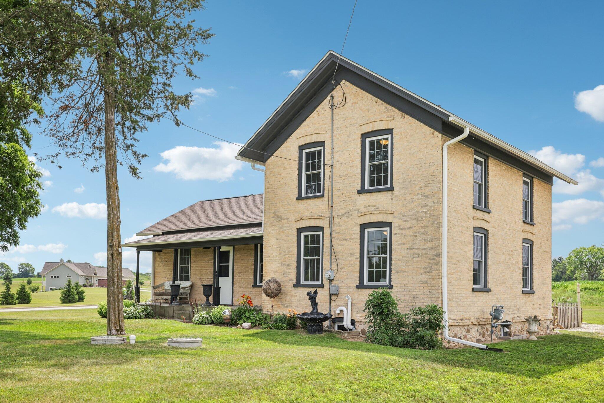 Property Photo:  6065 S Oak Rd  WI 53095 
