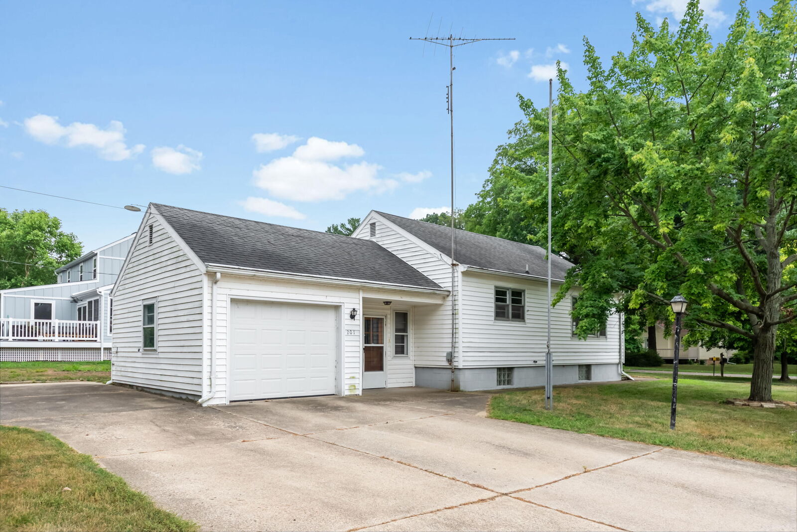 Property Photo:  201 S Norton Street  MI 49117 