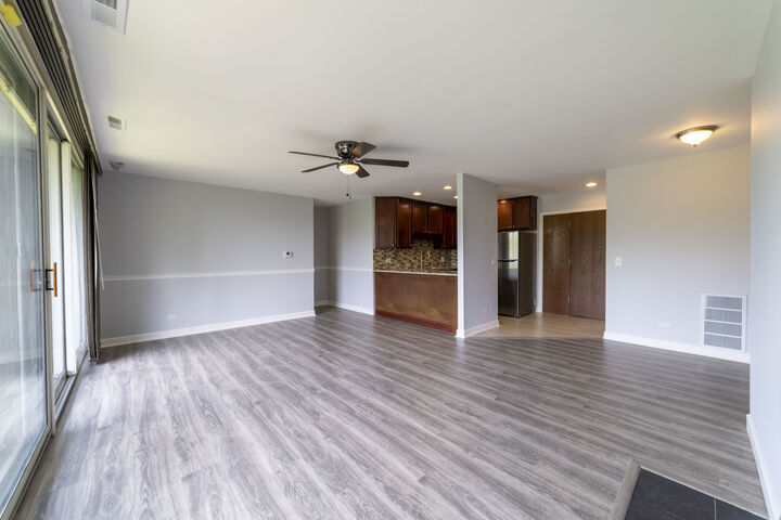 Property Photo: 6020 Oakwood Drive 2F IL 60532