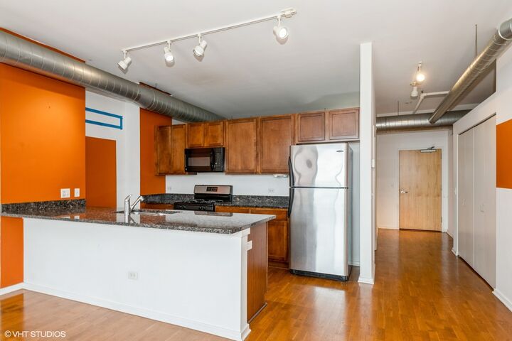Property Photo: 2323 W Pershing Road 611 IL 60609