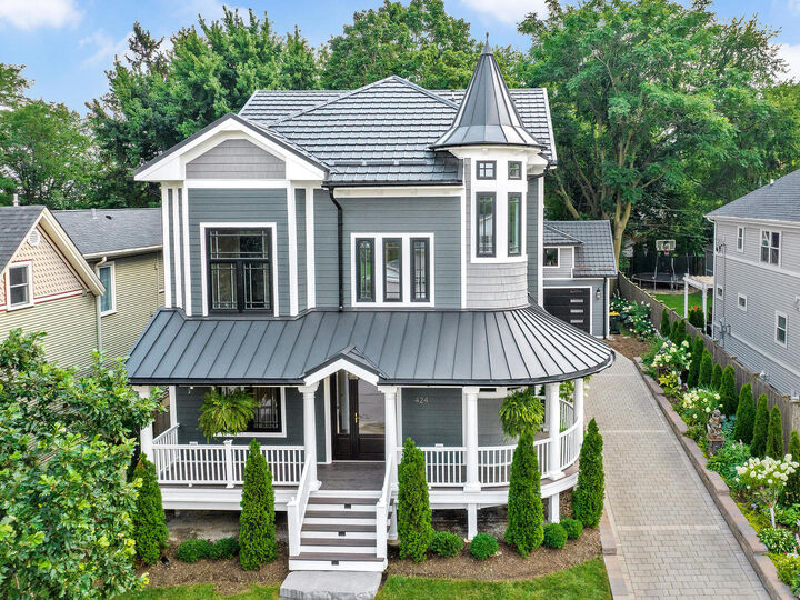 Property Photo: 424 E Maple Avenue IL 60525