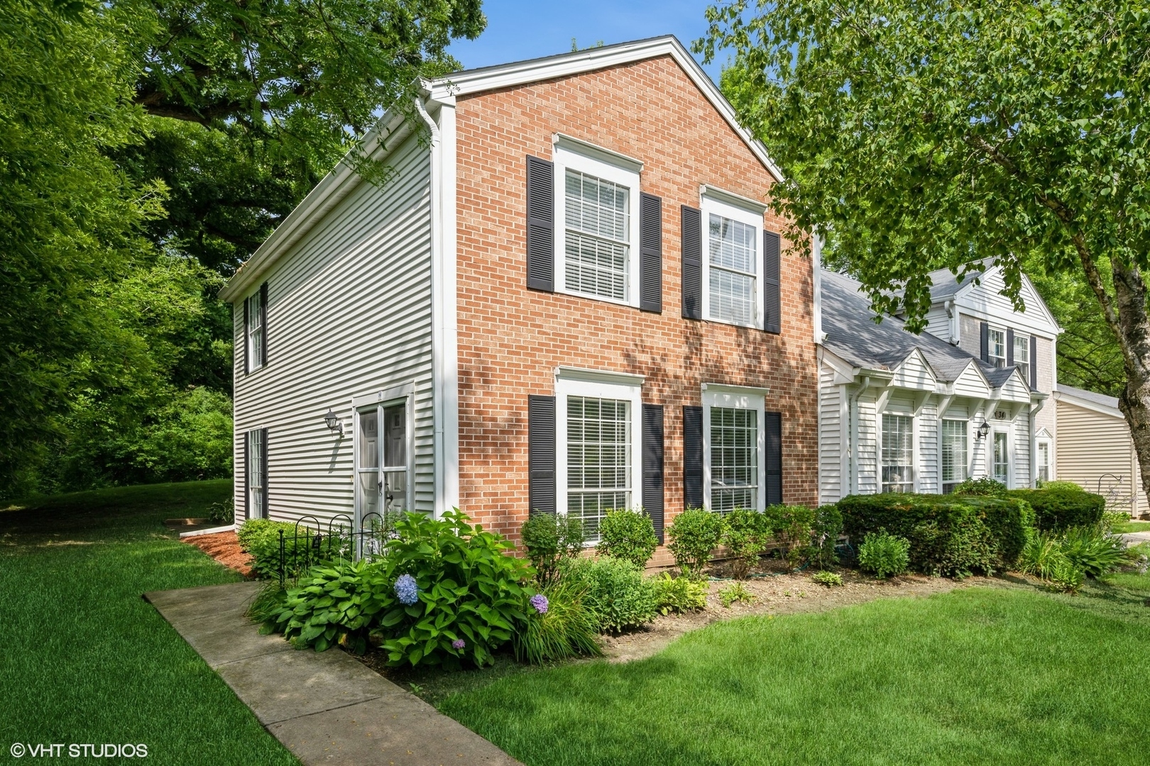 Property Photo: 36 Bright Oaks Circle IL 60013