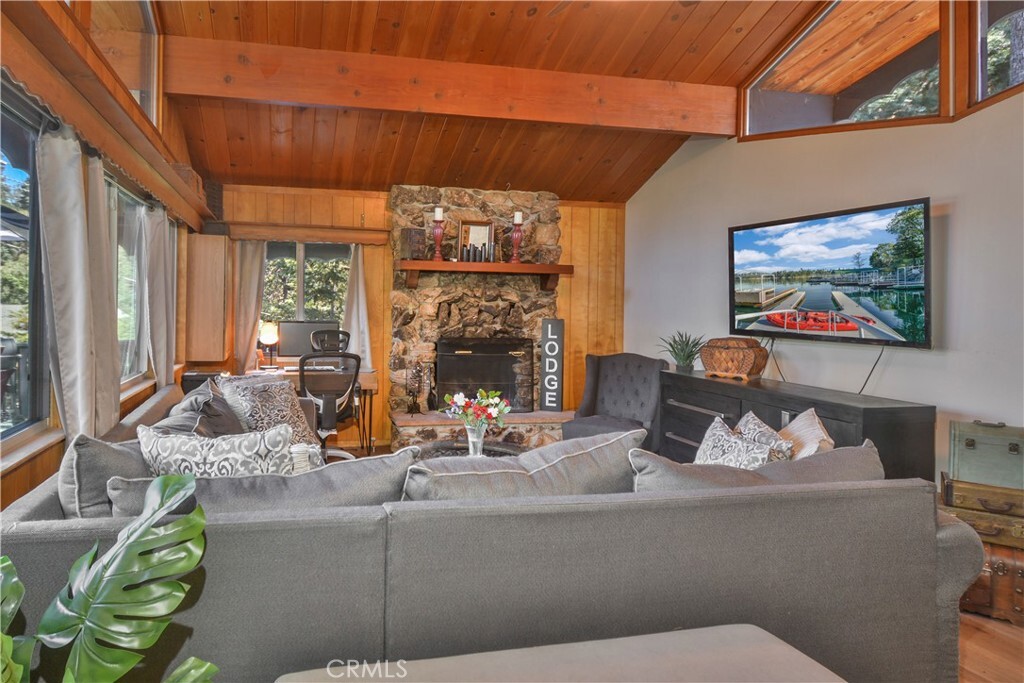 Property Photo: 1121 Chateau Drive CA 92325