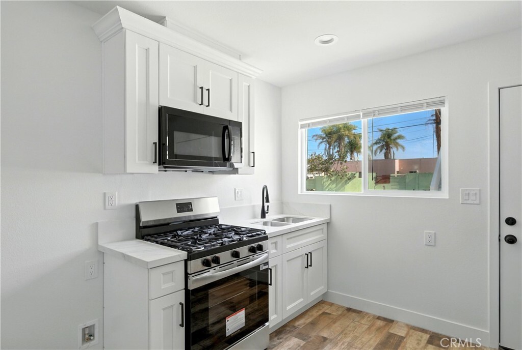 Property Photo: 823 78th Street W 1/2 CA 90044