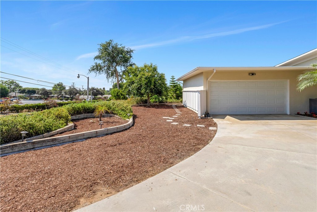 Property Photo:  1219 N Raymond Avenue  CA 92831 