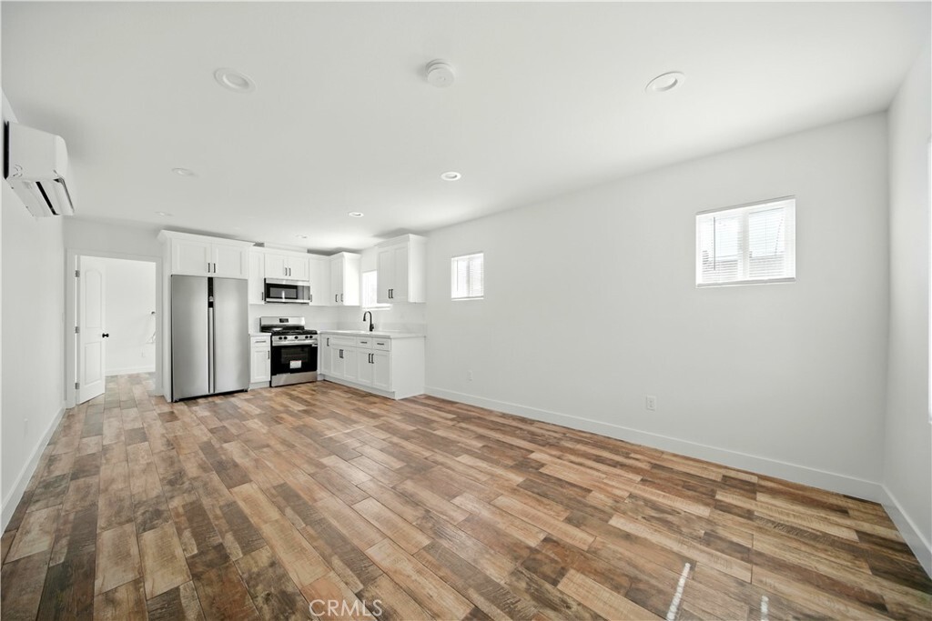 Property Photo: 523 78th Street W CA 90044