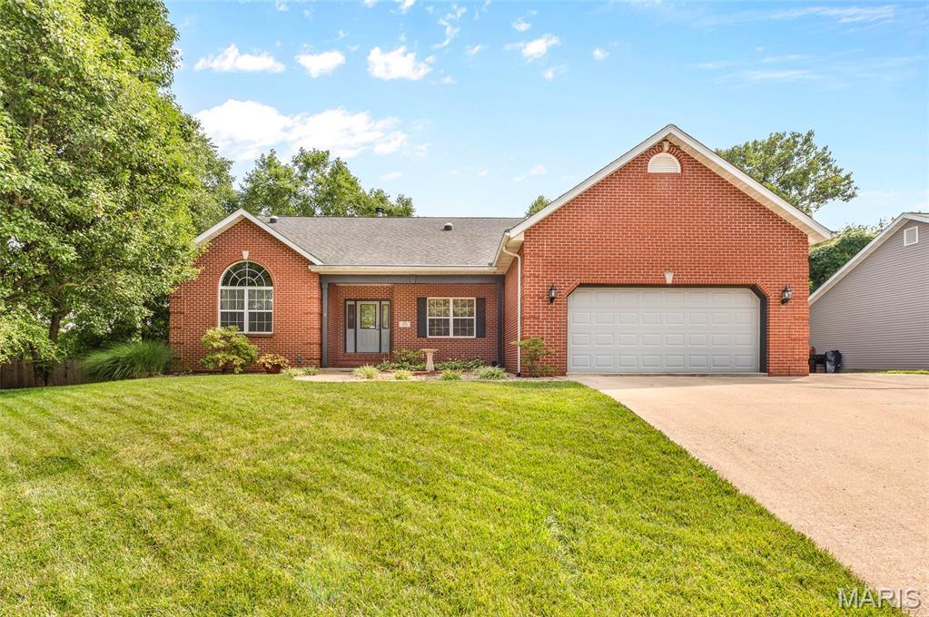 Property Photo:  405 Fairwood Hills Road  IL 62269 