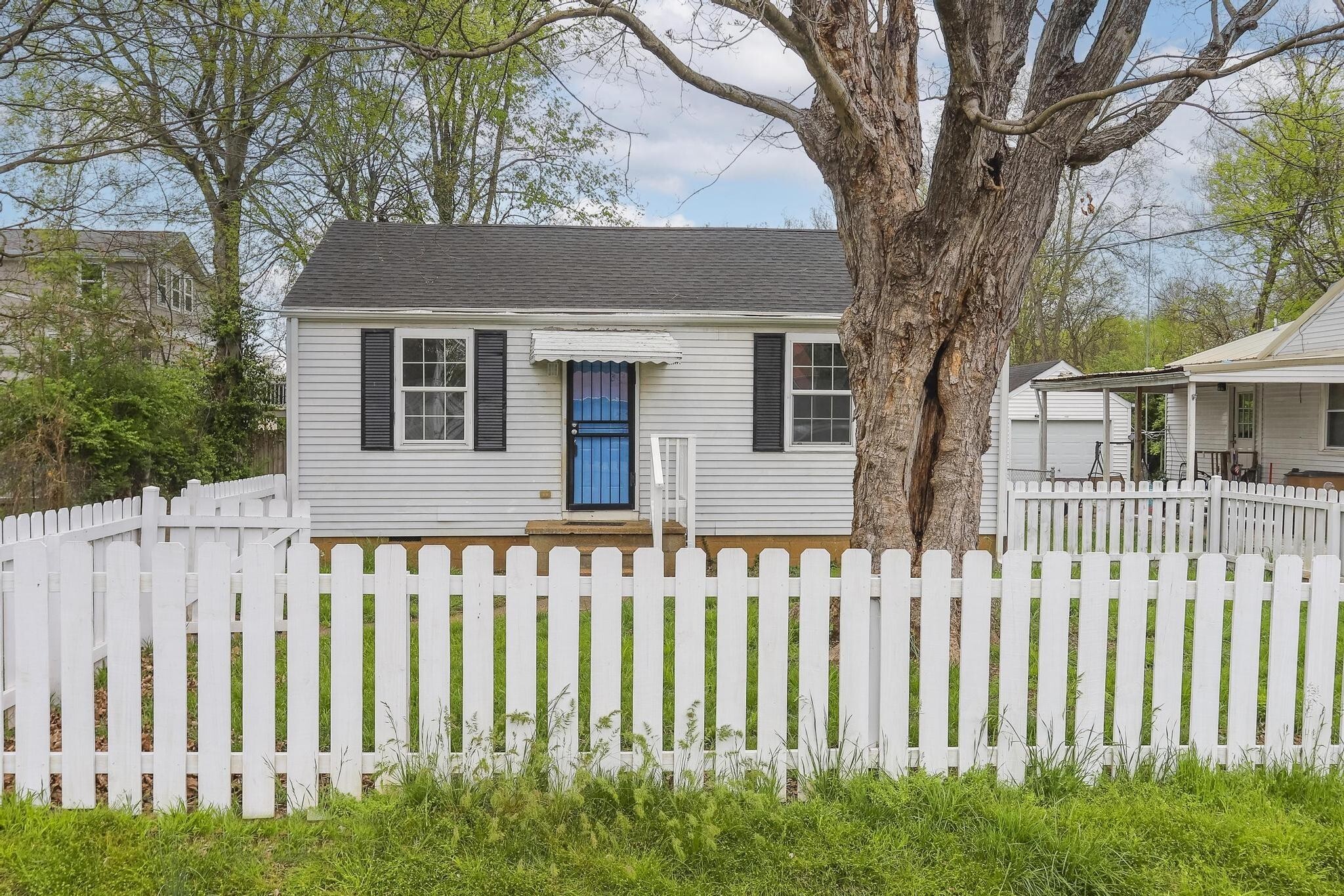 Property Photo: 5506 Winn Ave TN 37209