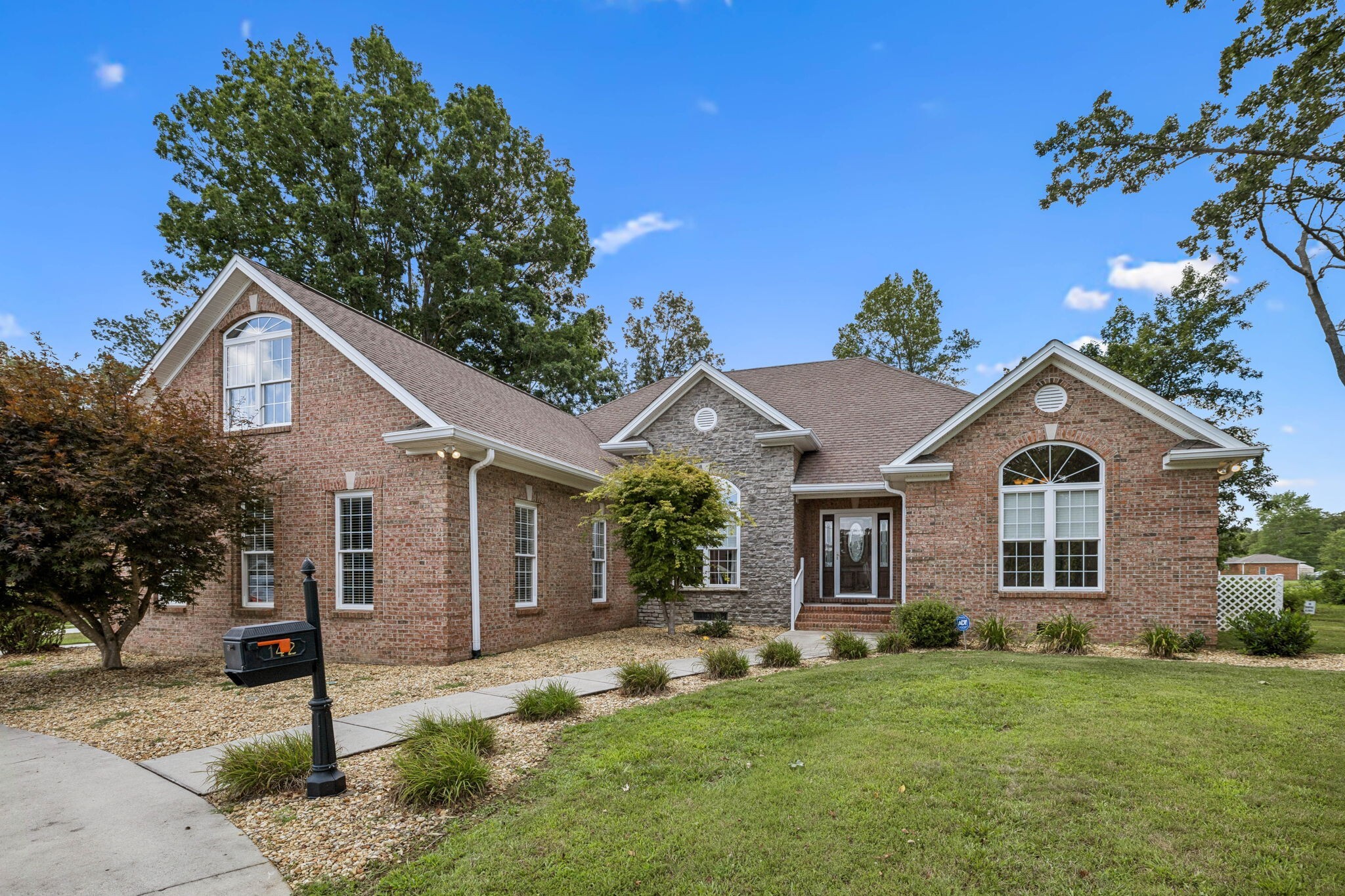 142 Heritage Cir  Manchester TN 37355 photo