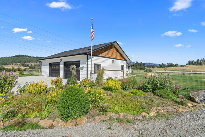Property Photo:  1983 Heine Rd  WA 99109 