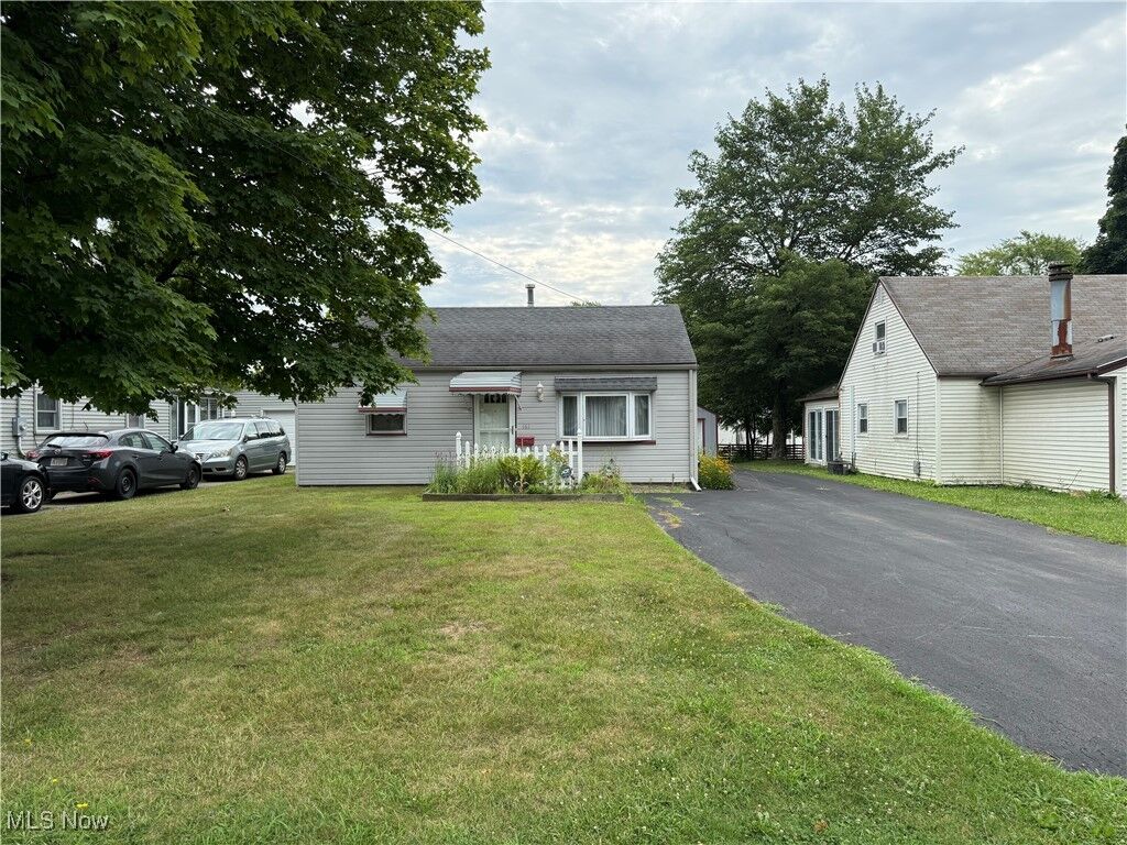 Property Photo: 161 N Roanoke Avenue OH 44515