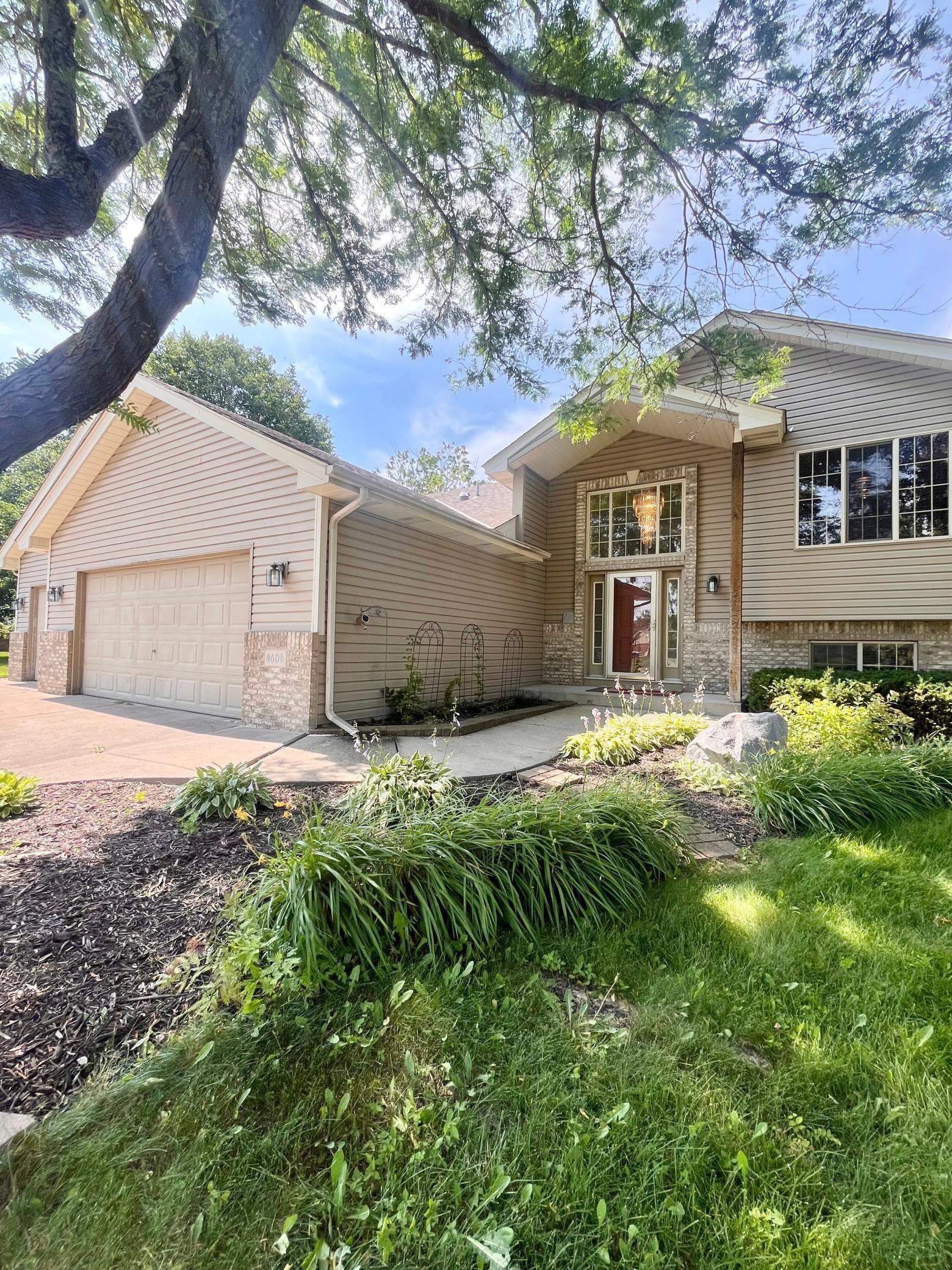 Property Photo: 4608 Marigold Avenue N MN 55443