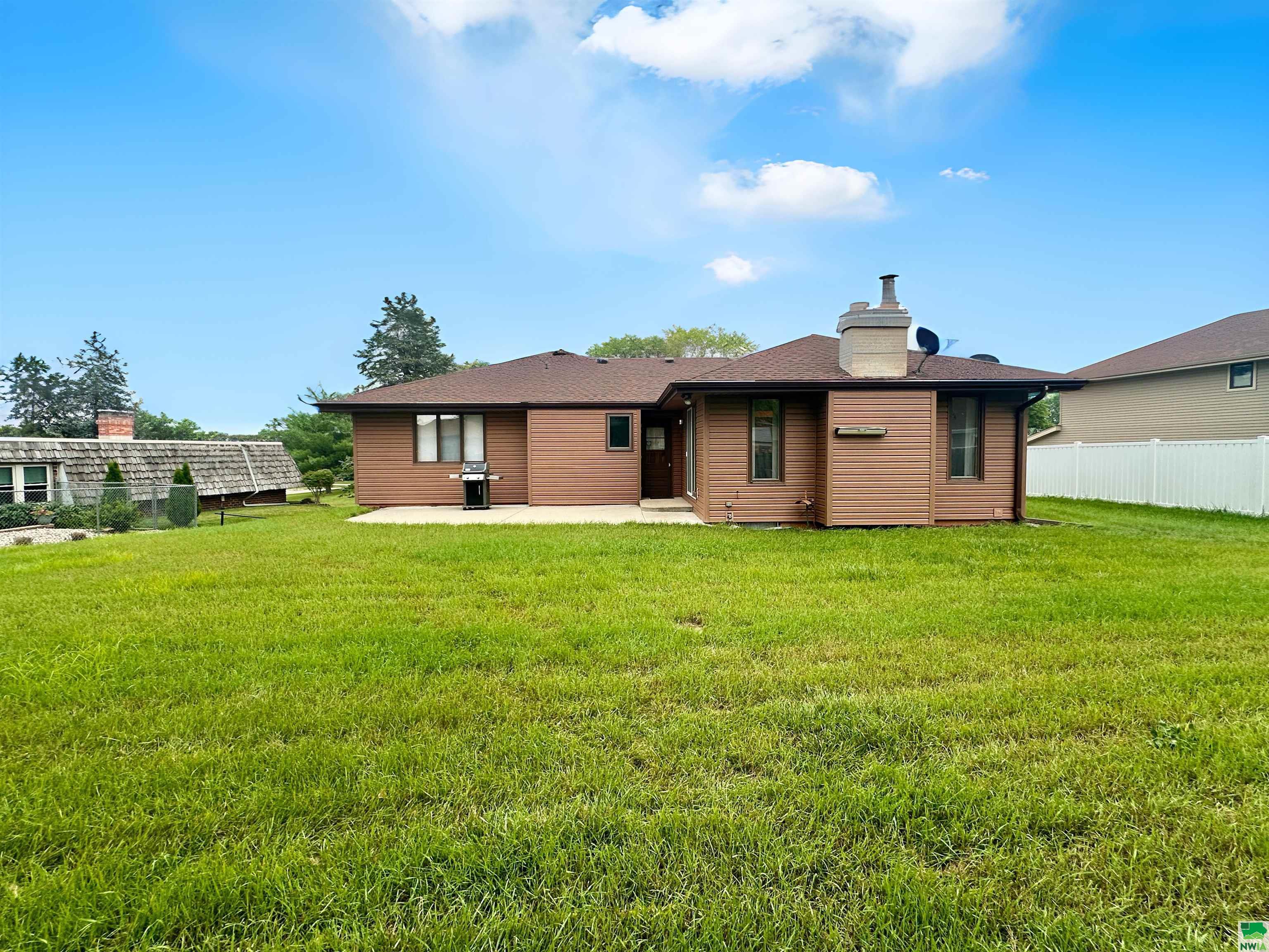 Property Photo: 4130 Natalia Way IA 51106