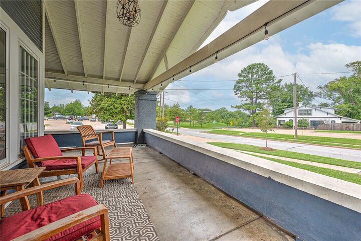 Property Photo:  302 E Jefferson Street  AR 72761 