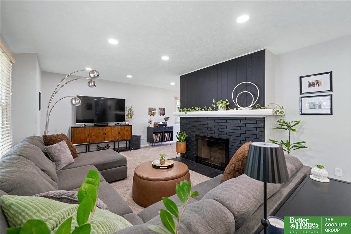 Property Photo: 2918 S 112th Street NE 68144