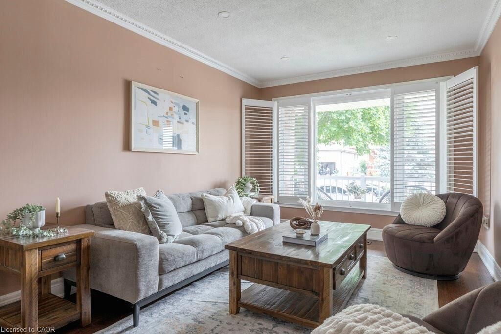 Property Photo:  8 Colgate Court  ON L9C 6Z6 