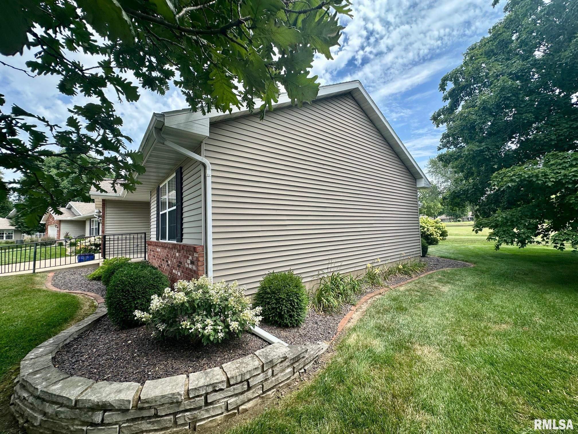 Property Photo: 2738 Village Court IL 61554