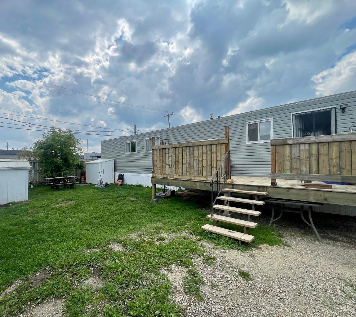 Property Photo: 39 422 - 55 Street AB T7E 1C5