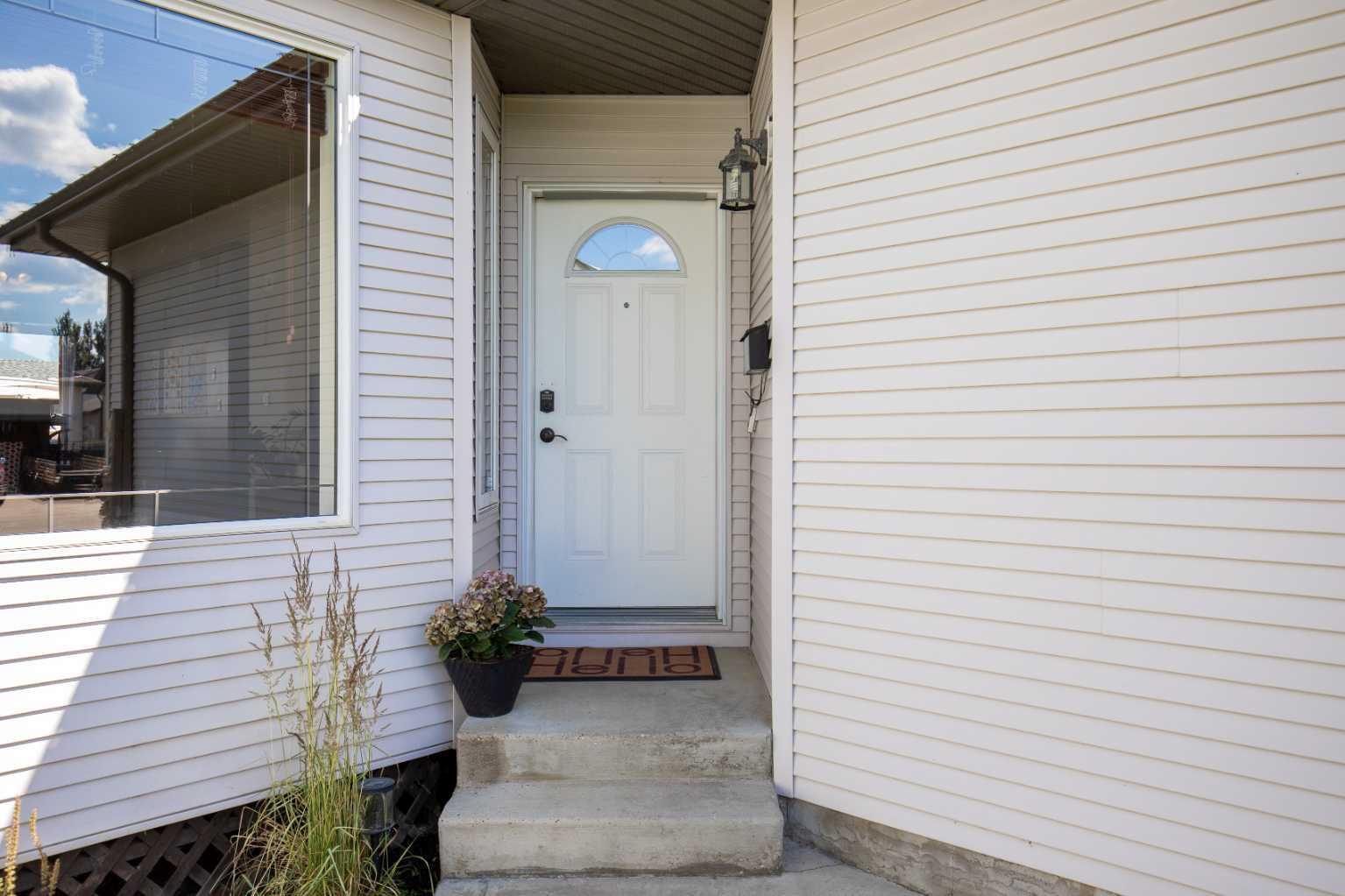 Property Photo: 4712 Westbrooke Road AB T0M 0J0