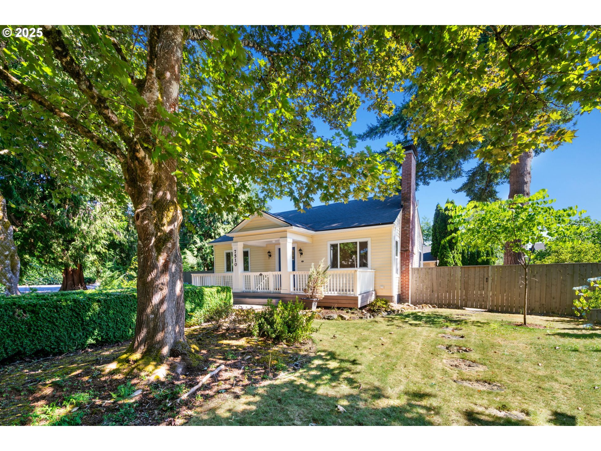 Property Photo: 7510 SW Mapleleaf St OR 97223