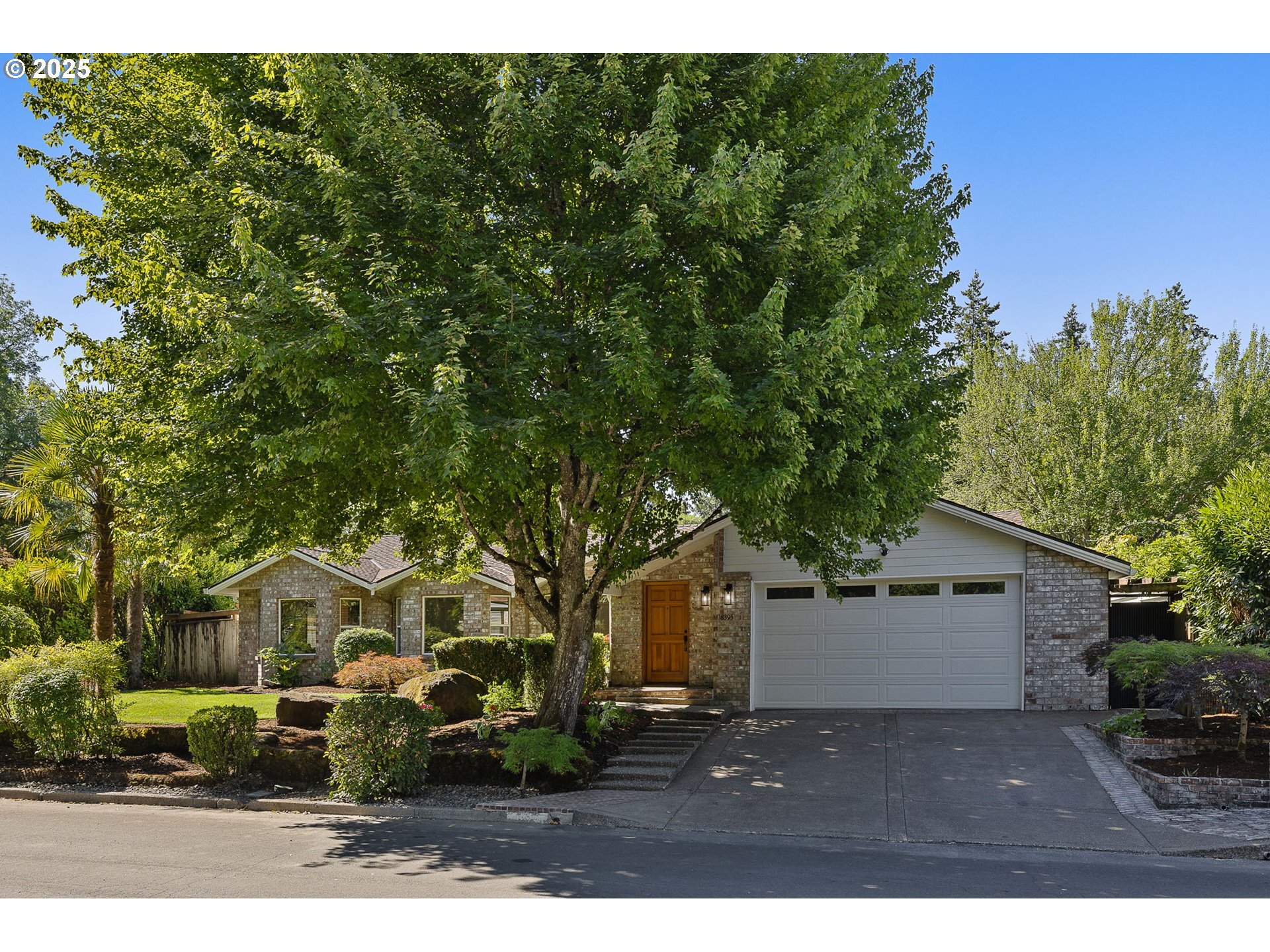 Property Photo: 18395 Wood Thrush St OR 97035