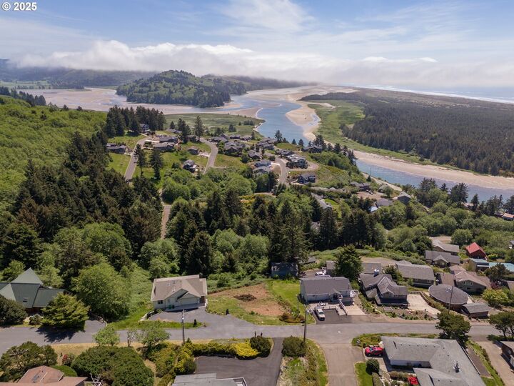 Property Photo: 14901 E Summit Rd OR 97135