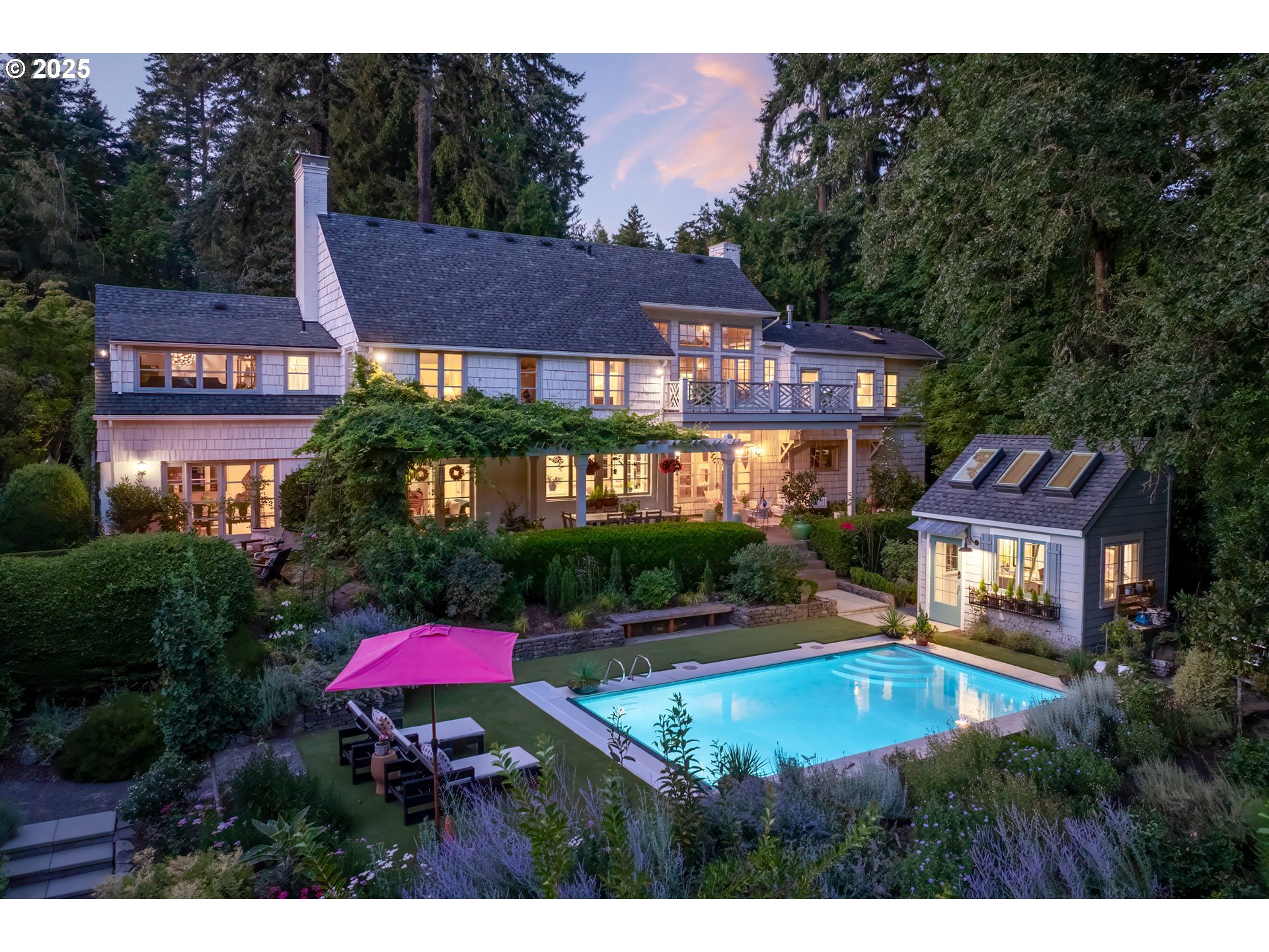 1546 S Military Rd  Portland OR 97219 photo