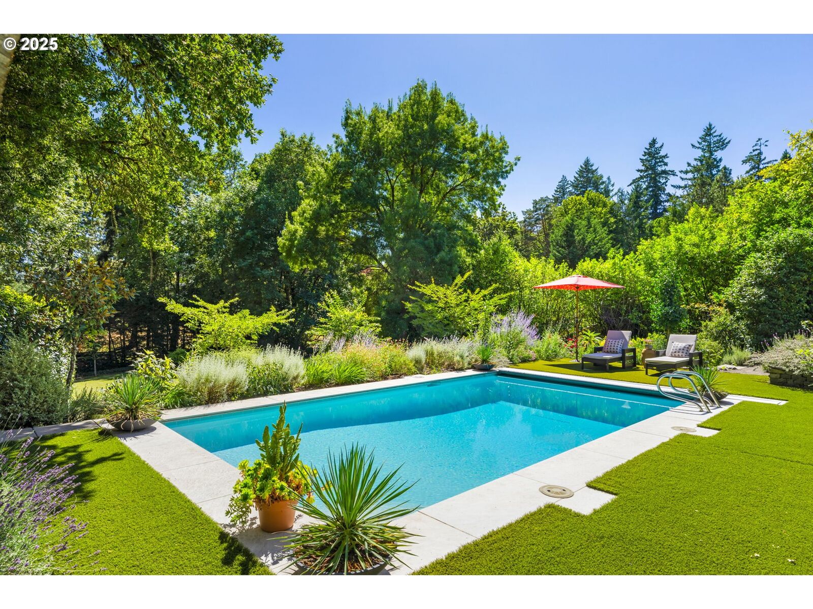Property Photo: 1546 S Military Rd OR 97219
