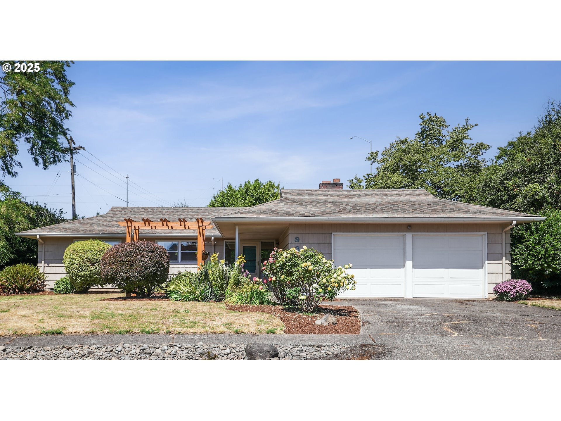 Property Photo:  9375 SW Wilshire St  OR 97225 