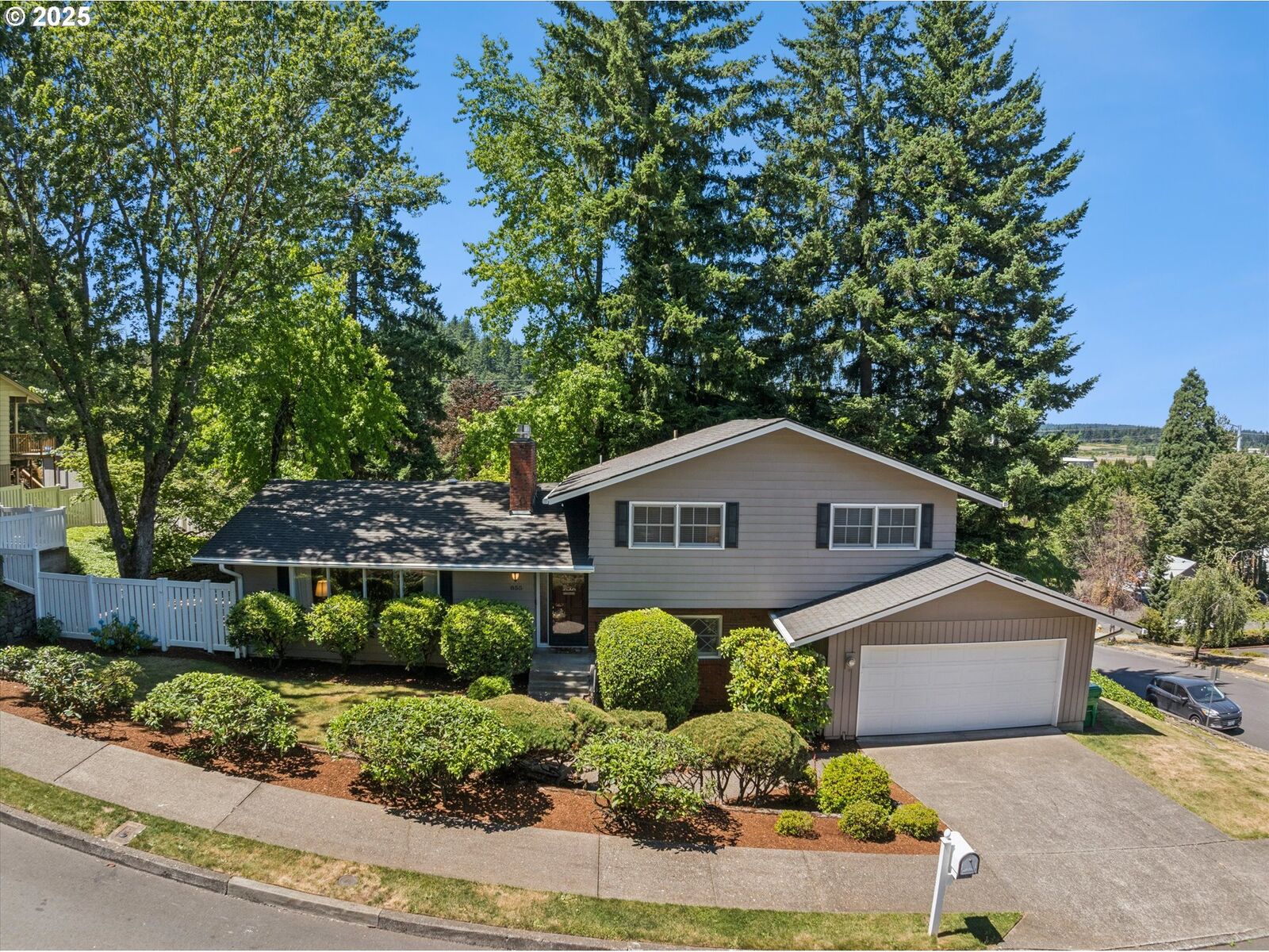 Property Photo:  855 NW Mawrcrest Dr  OR 97030 