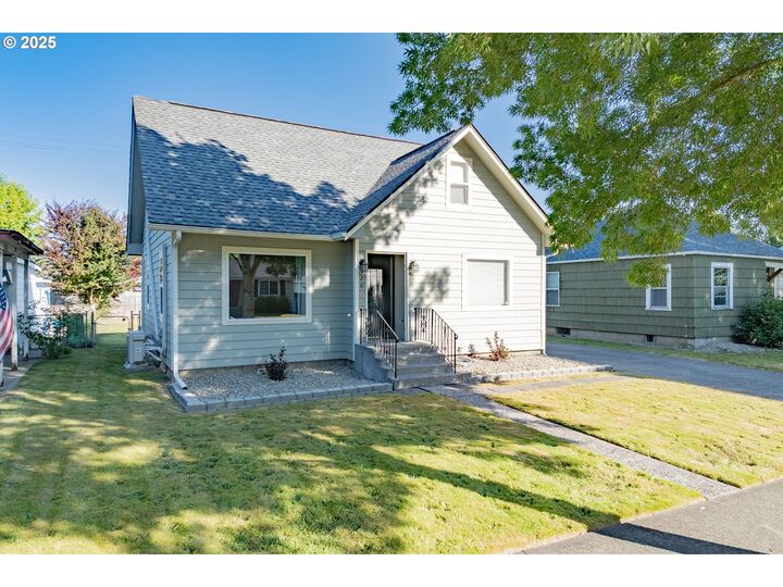 Property Photo: 520 23rd Ave WA 98632