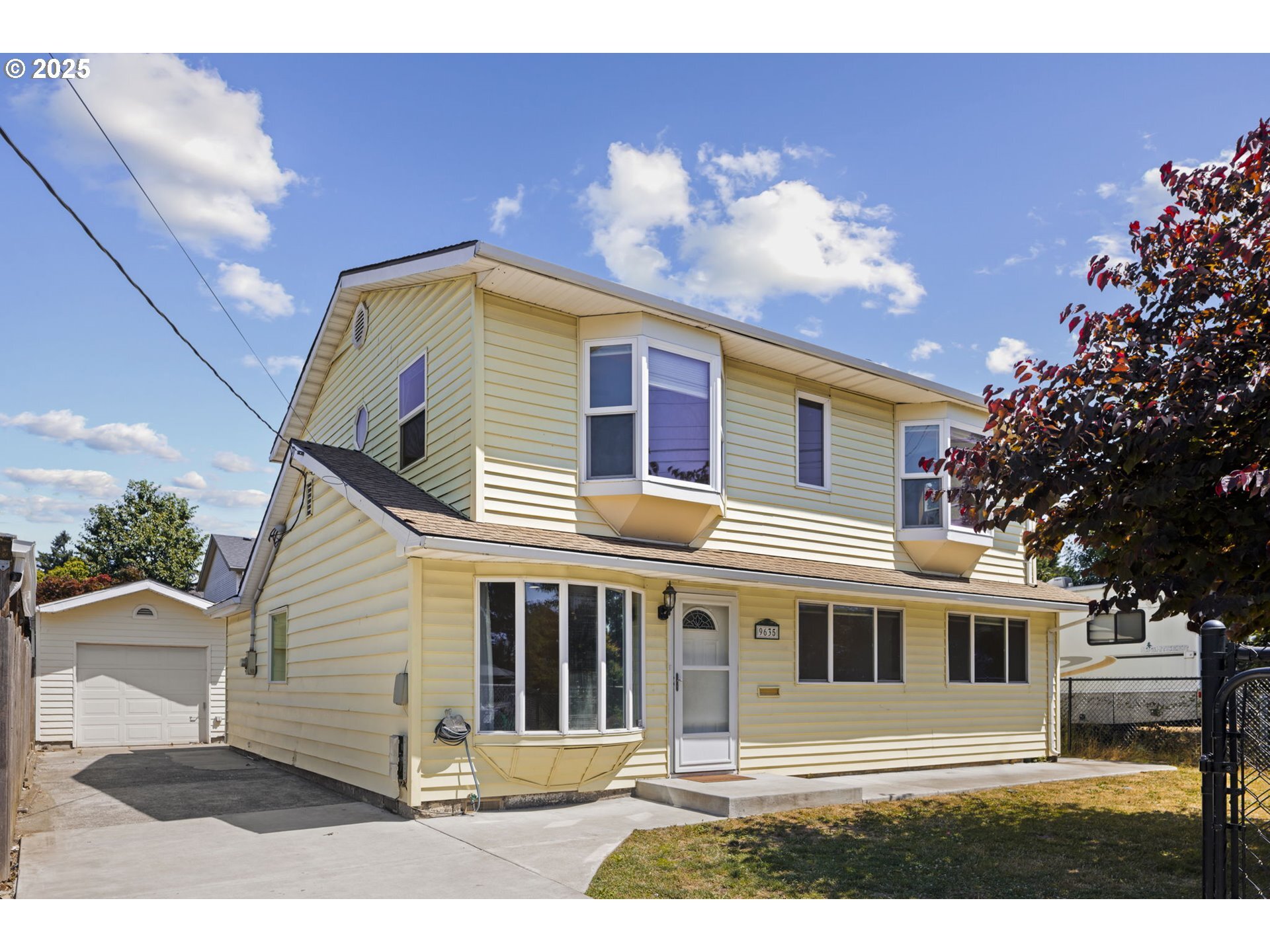 Property Photo:  9635 SE Glenwood St  OR 97266 