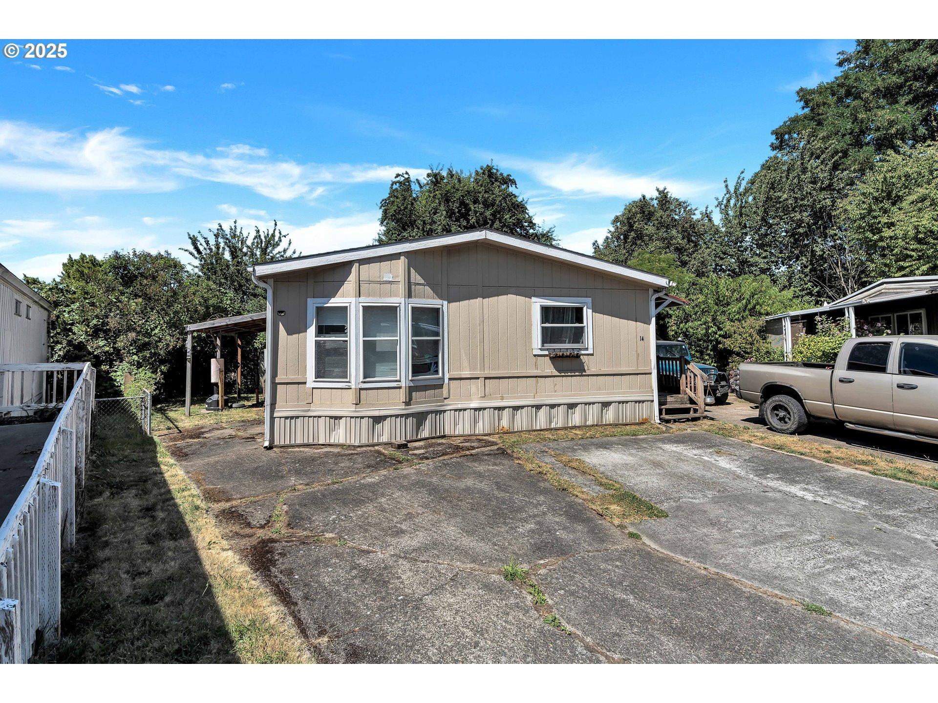 Property Photo: 2648 NE 201st Ave 14 OR 97024