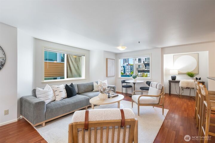 Property Photo:  1614  Summit Avenue 308  WA 98122 