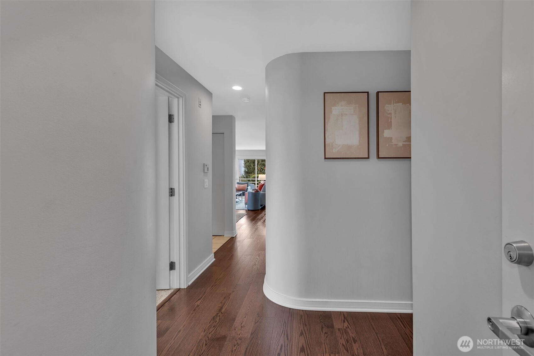 Property Photo:  1231  5th Avenue N 101  WA 98109 