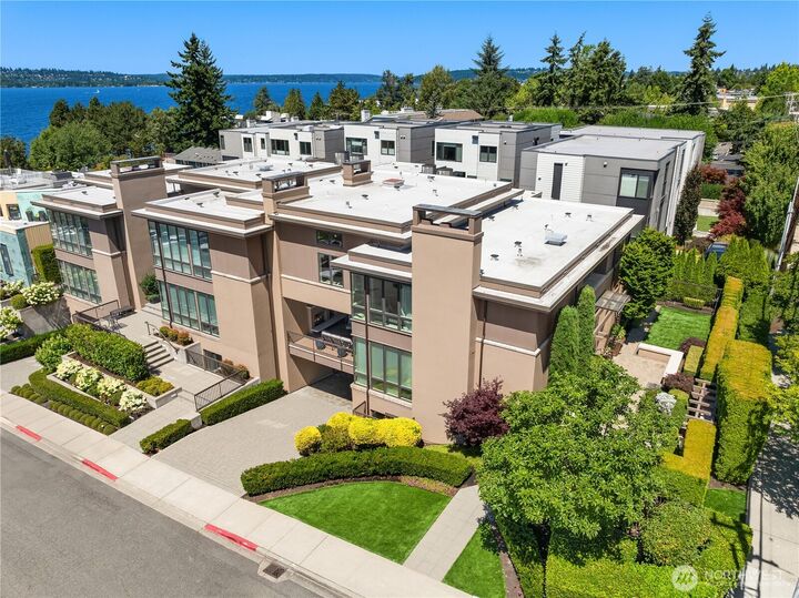 10132 NE 59th Street C  Kirkland WA 98033 photo