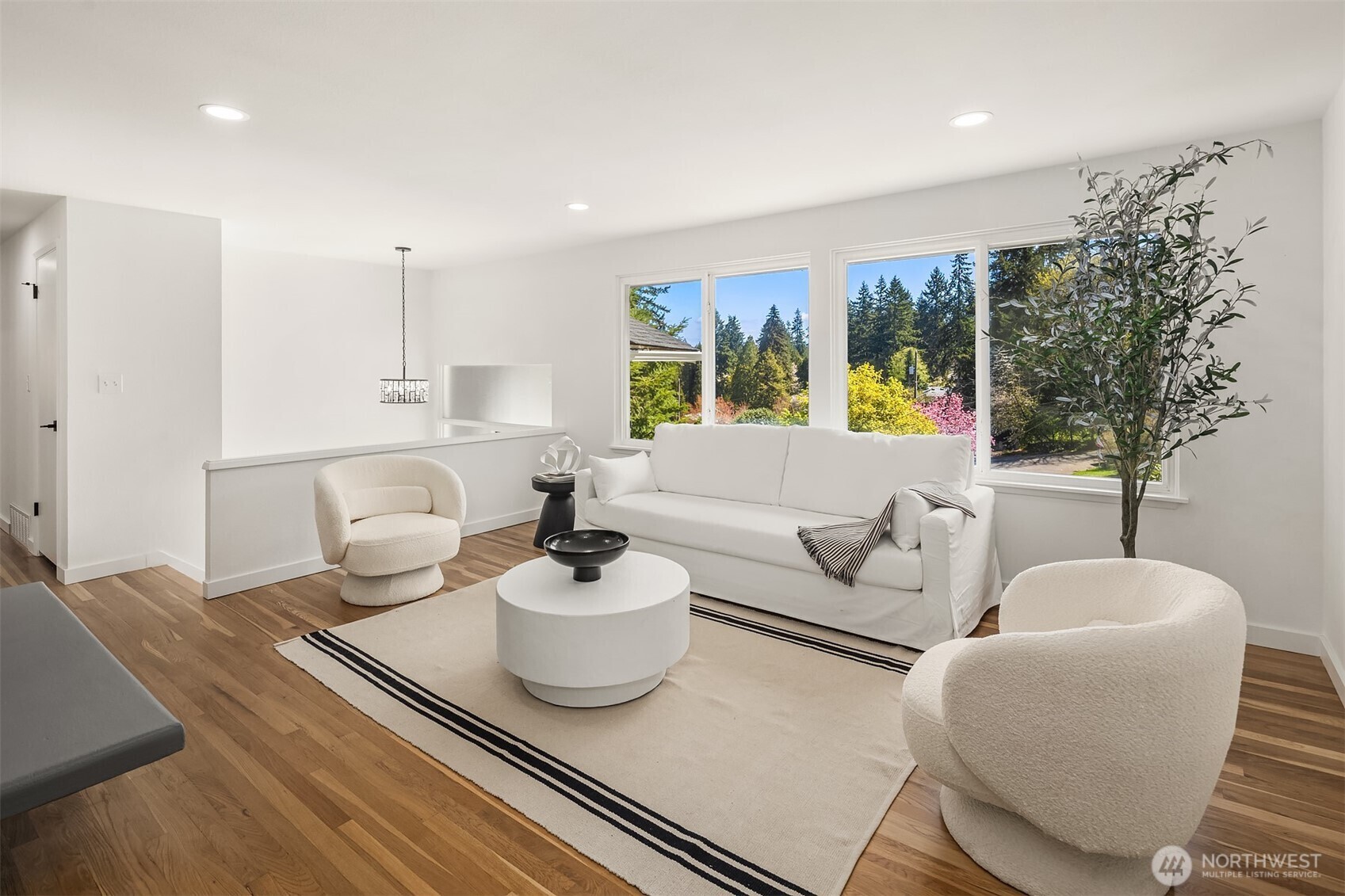 Property Photo: 1136 N 146th Place WA 98133