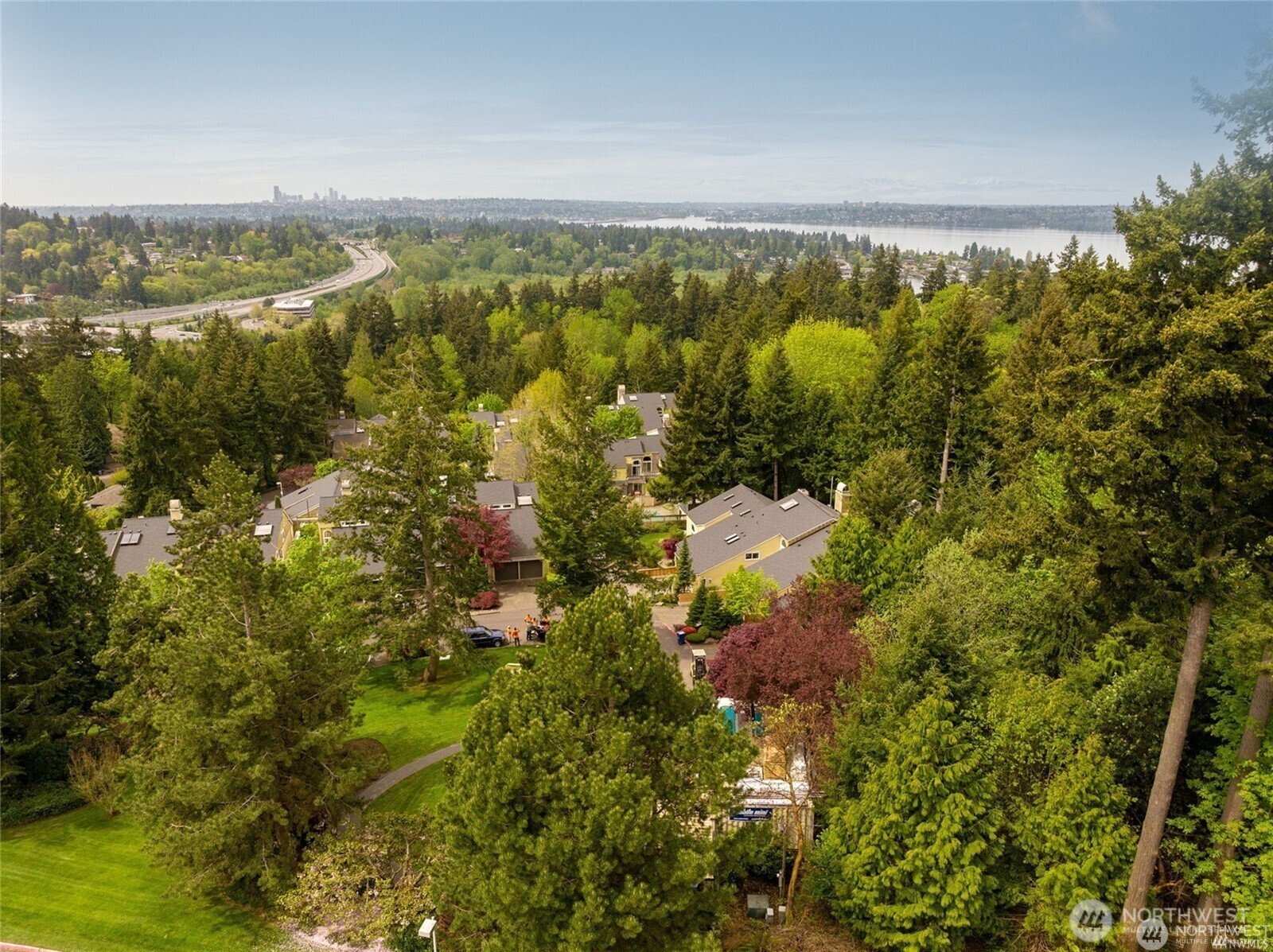 Property Photo:  11122 NE 41st Drive 37  WA 98033 