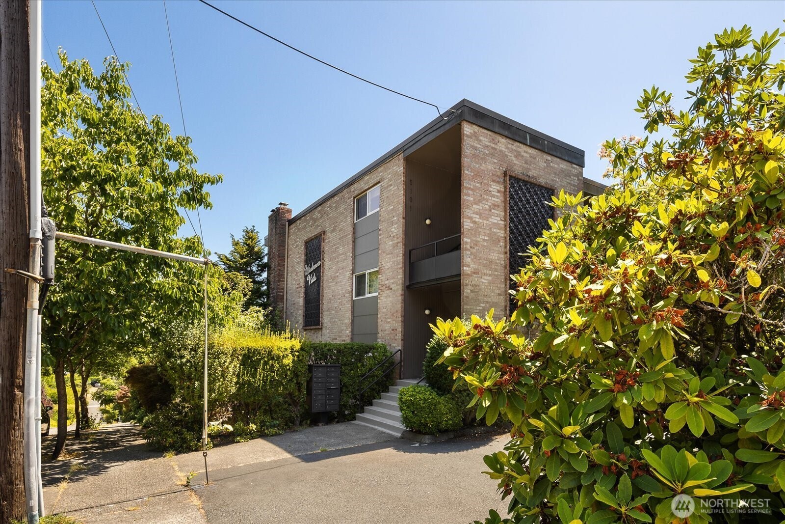 Property Photo: 5101 NE 55th Street 104 WA 98105