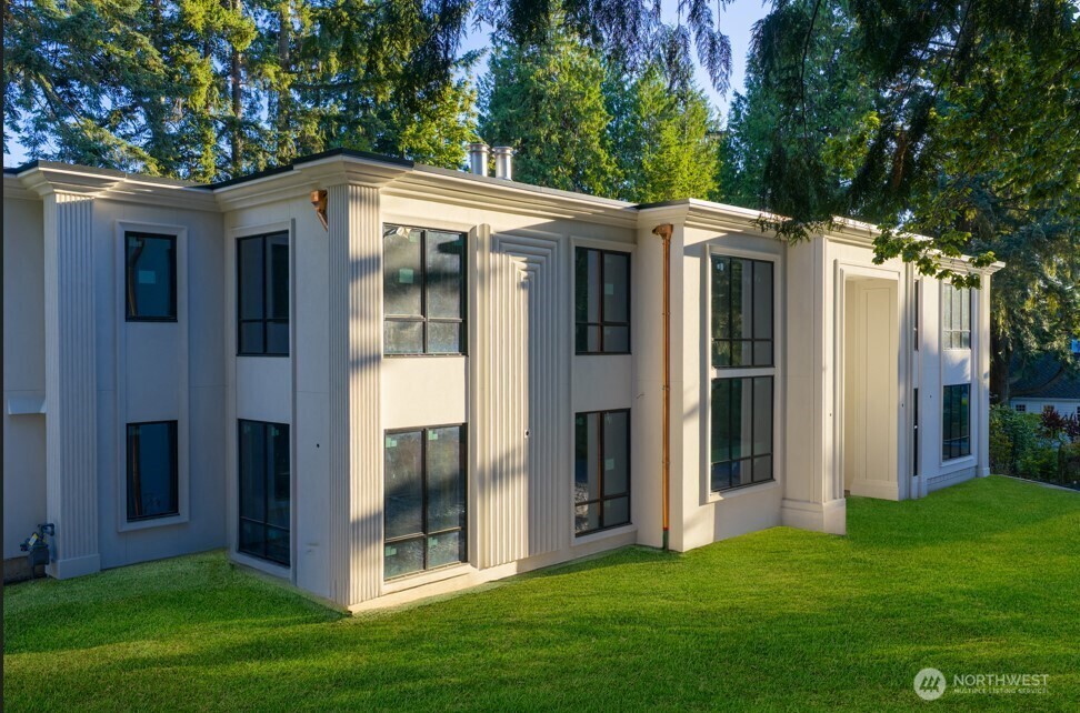 Property Photo:  2837  Evergreen Point Road  WA 98039 