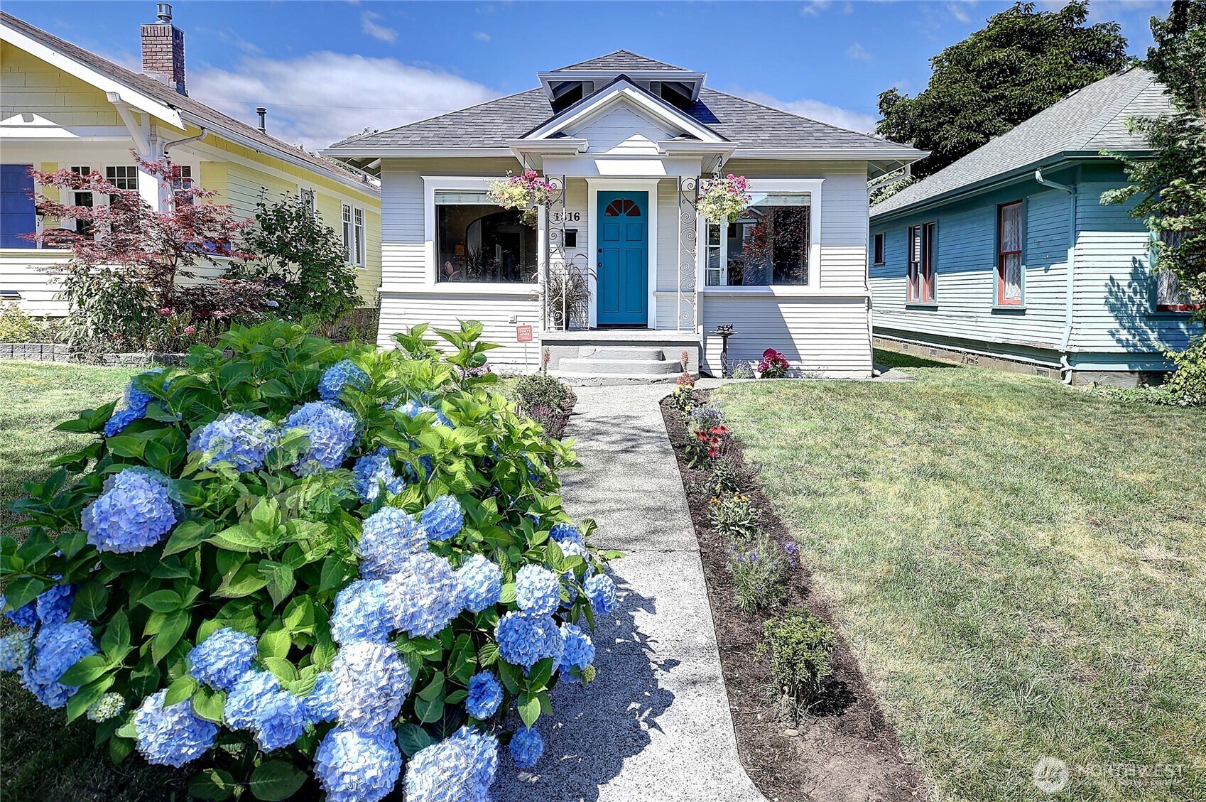 Property Photo: 1516 Hoyt Avenue WA 98201