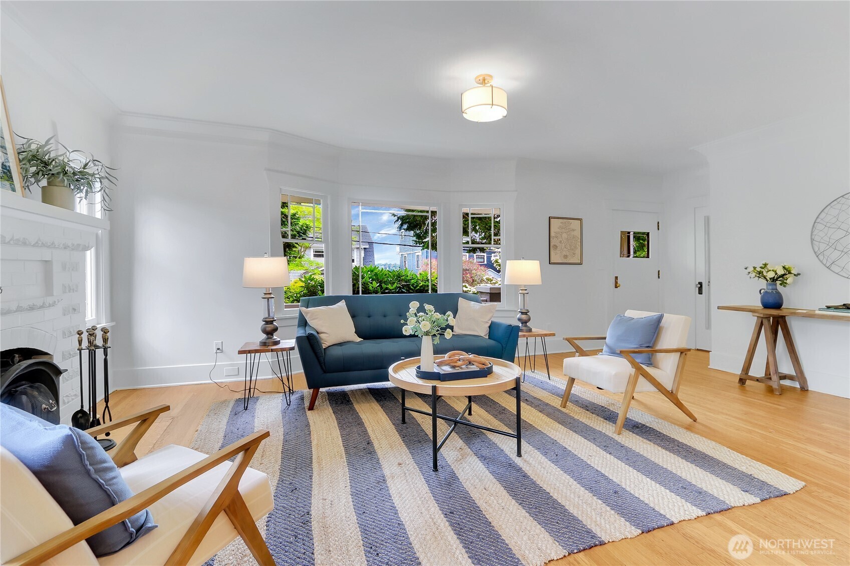 Property Photo:  1523  4th Avenue N  WA 98109 