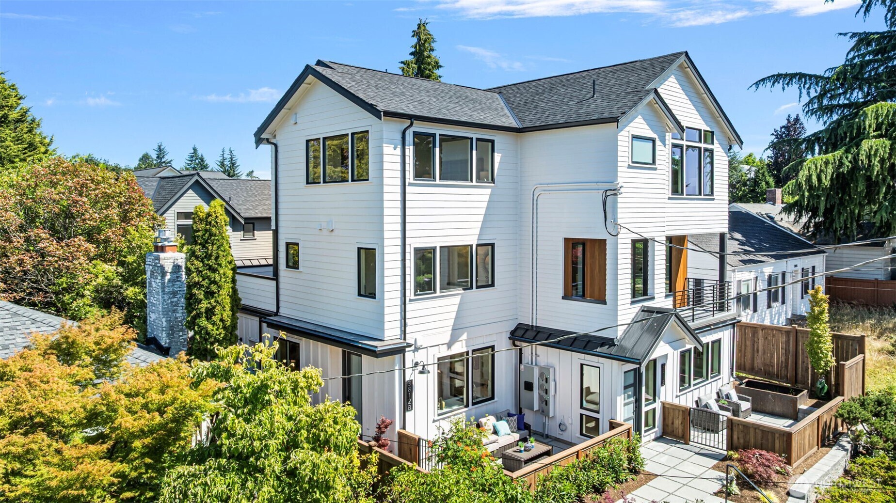 Property Photo:  3812  31st Avenue W  WA 98199 