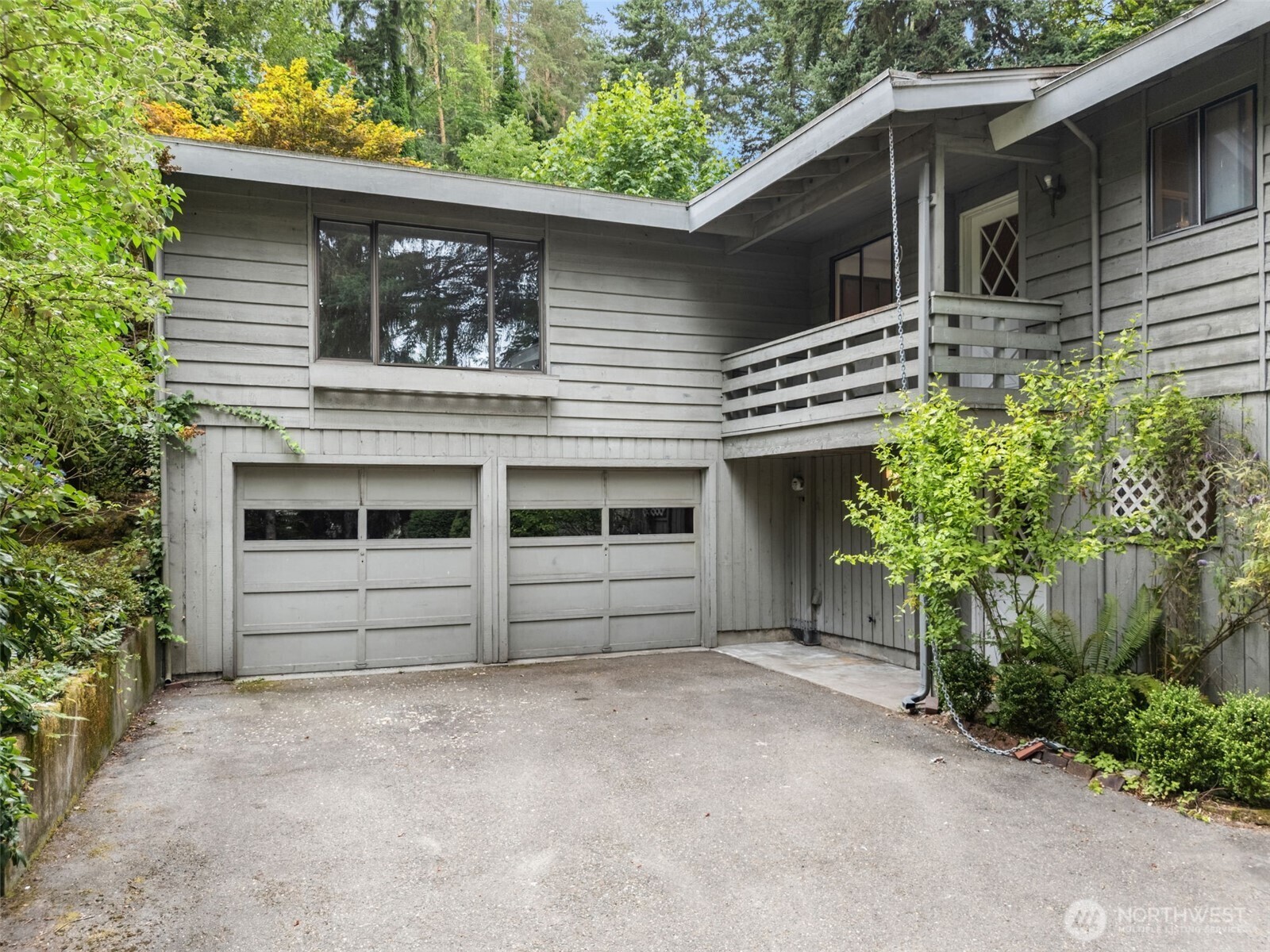 Property Photo:  10923 SE 10th Place  WA 98004 