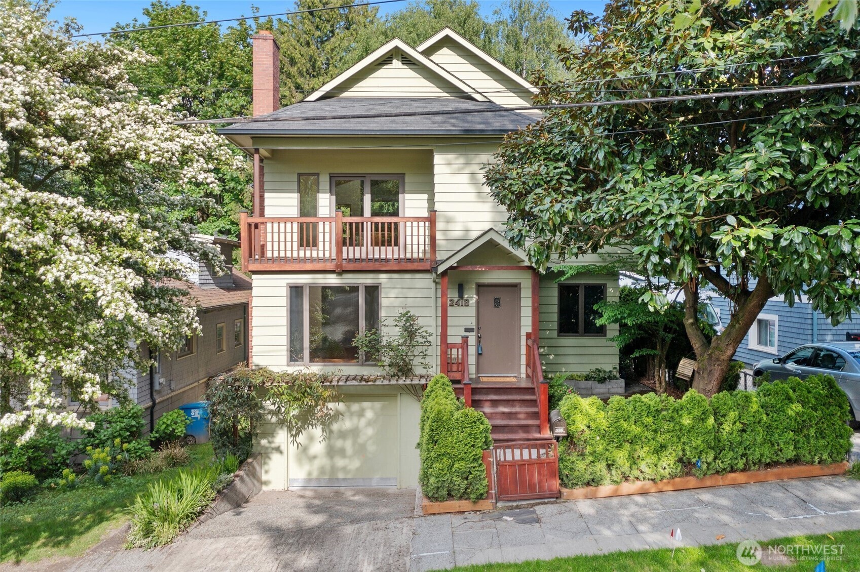 Property Photo:  2418  Federal Avenue E  WA 98102 