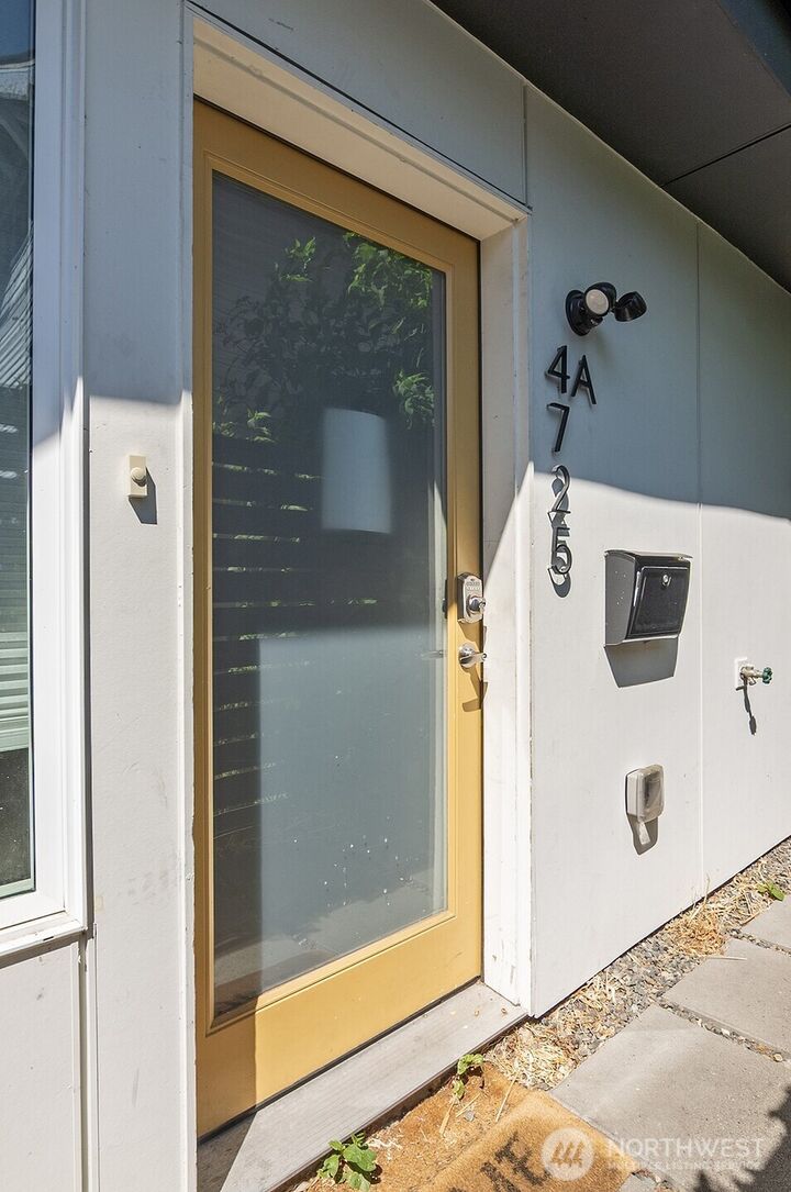 Property Photo:  