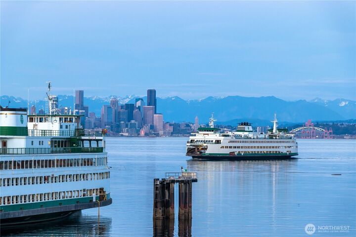 Property Photo: 428 Harborview Drive NE 112 WA 98110
