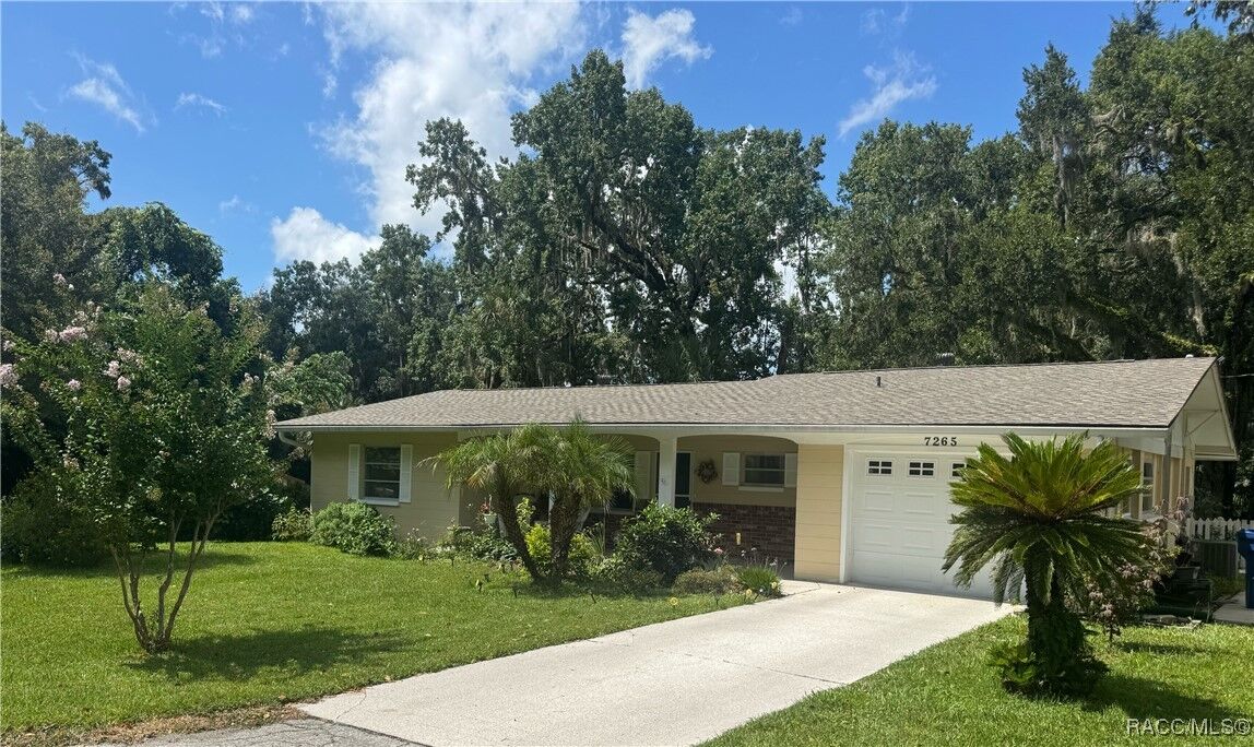 Property Photo: 7265 S Eastlake Drive FL 34436