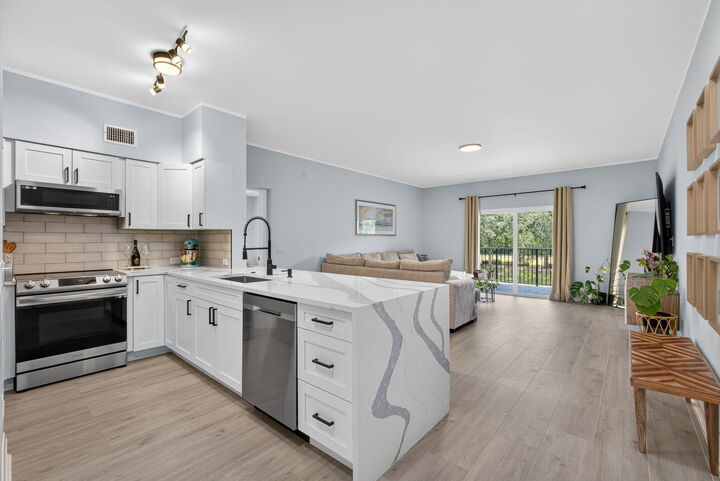 Property Photo: 310 Crestwood Circle 206 FL 33411